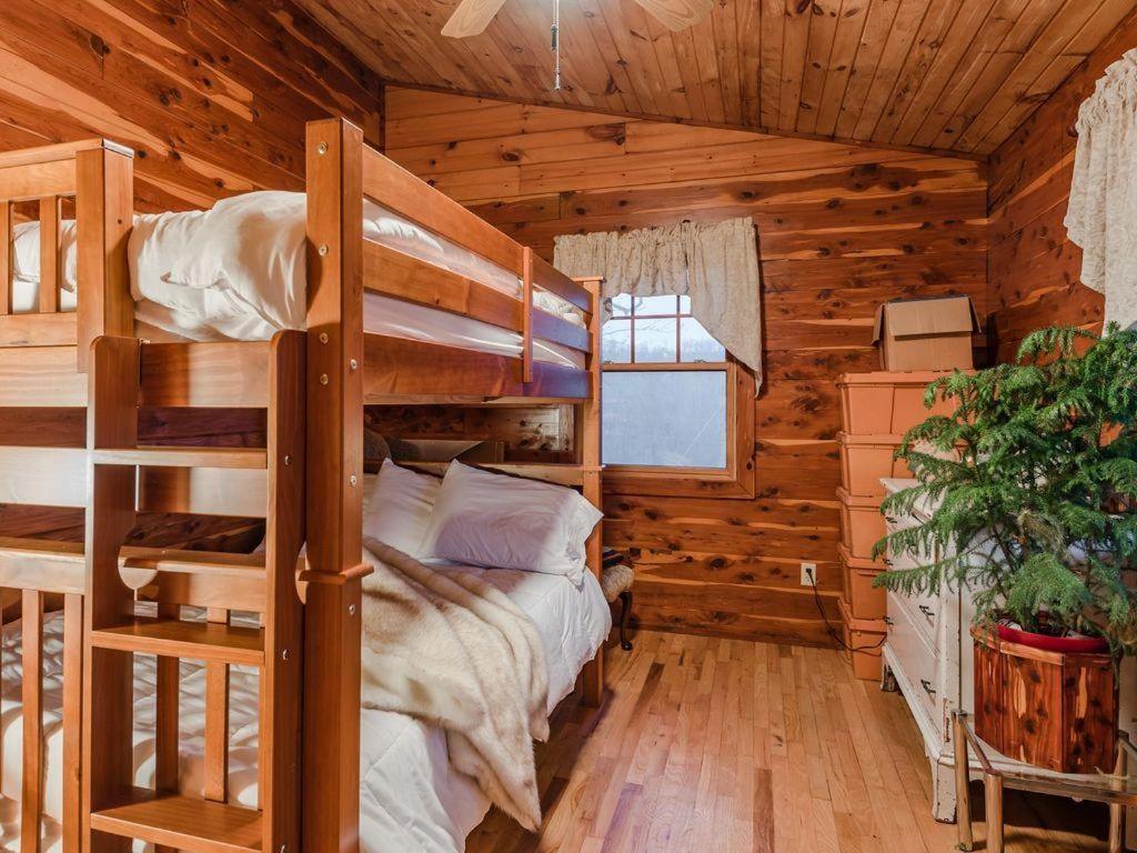 Fly Away Cabin- Modern, Serene, And Convenient Compton Экстерьер фото